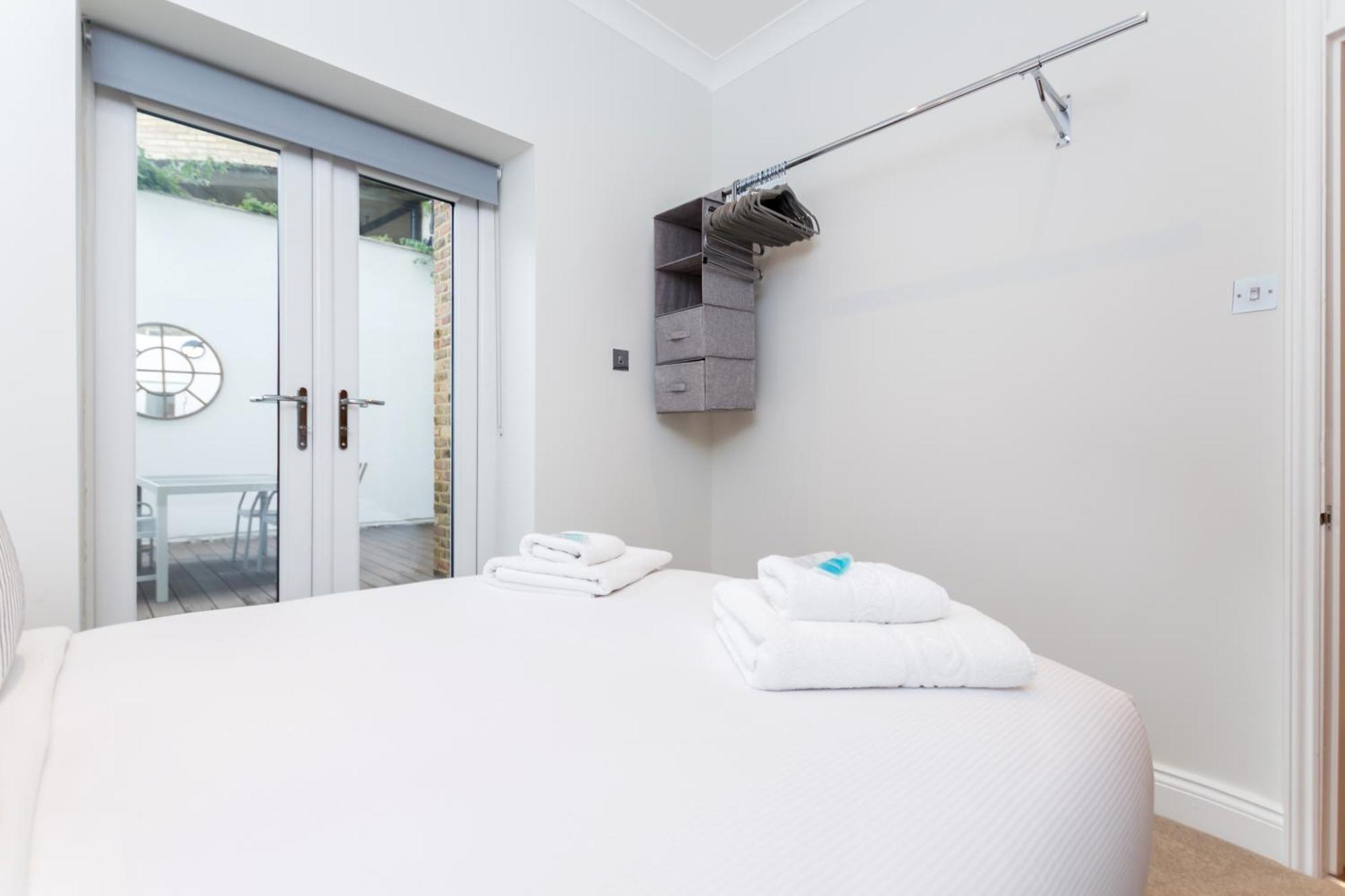 Appartement Vibrant 1br Apt Wprivate Decked Garden, Fast Wifi Londen