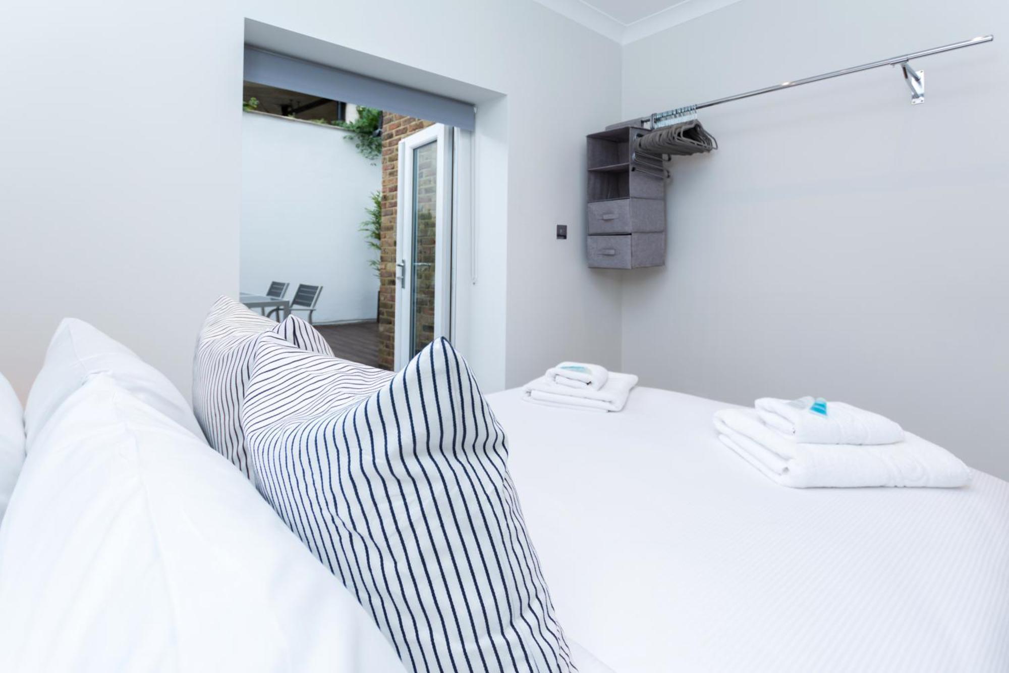 Vibrant 1br Apt Wprivate Decked Garden, Fast Wifi Appartement Londen