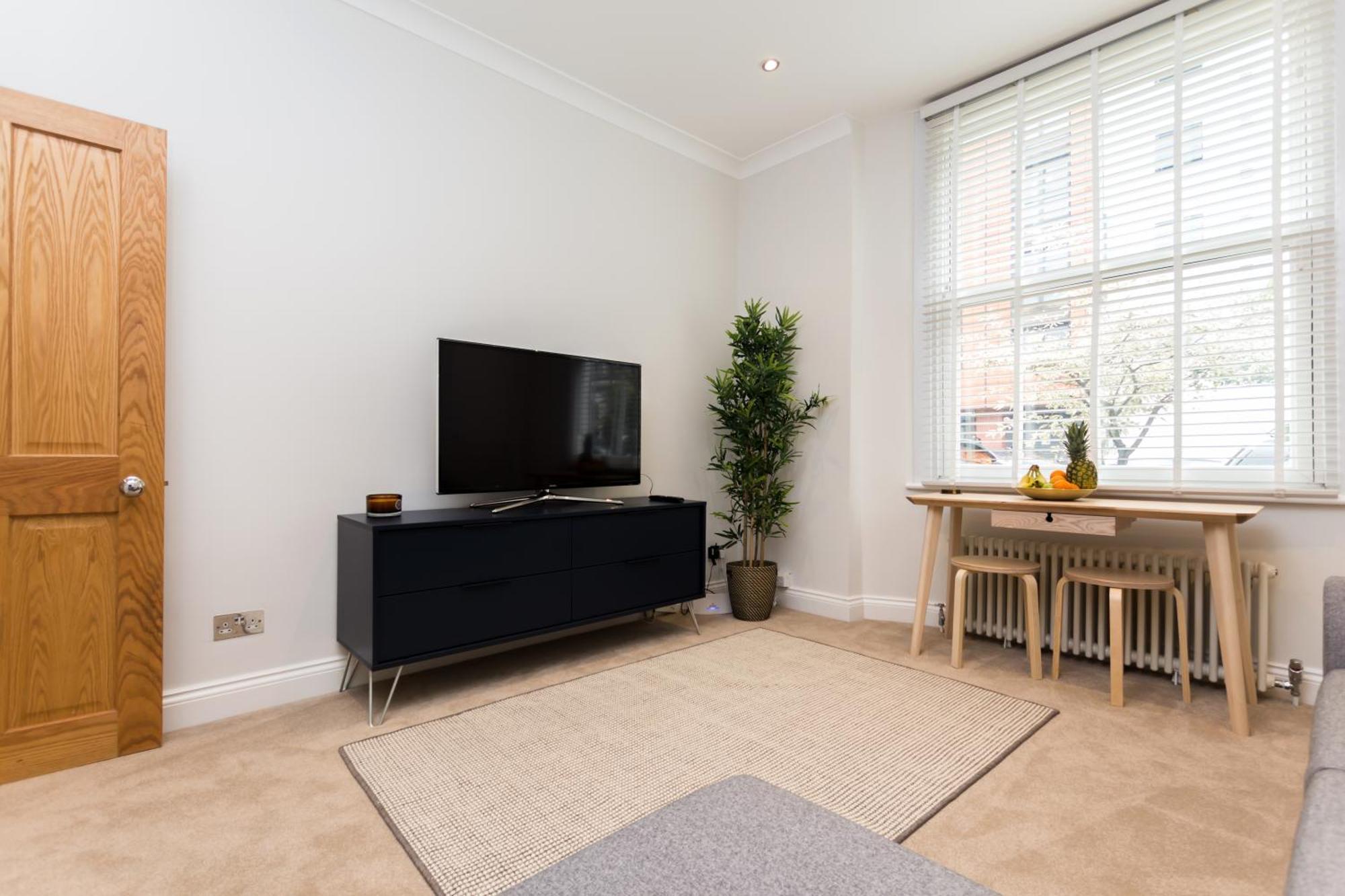 Vibrant 1br Apt Wprivate Decked Garden, Fast Wifi Londen