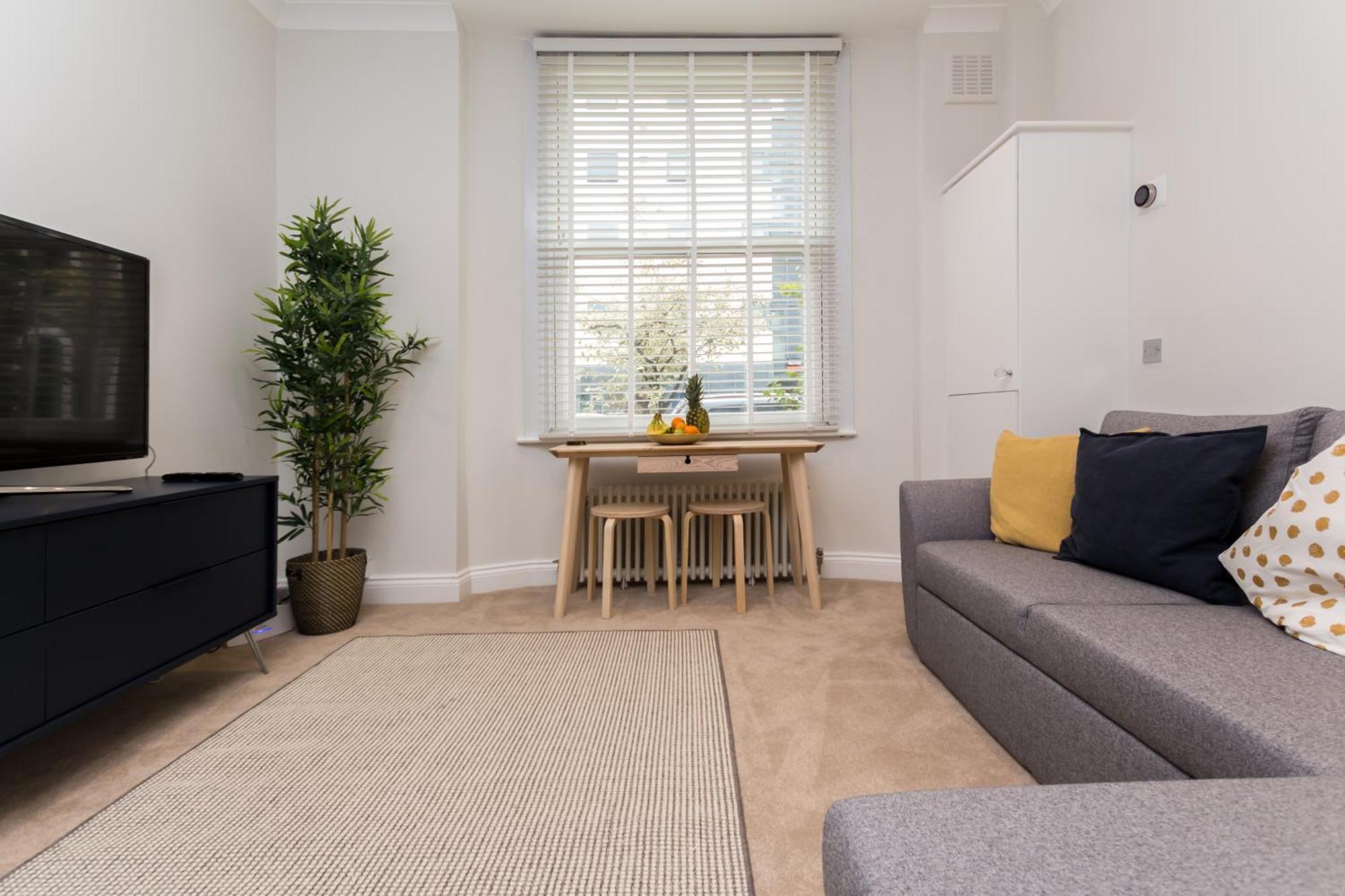 Vibrant 1br Apt Wprivate Decked Garden, Fast Wifi Appartement Londen