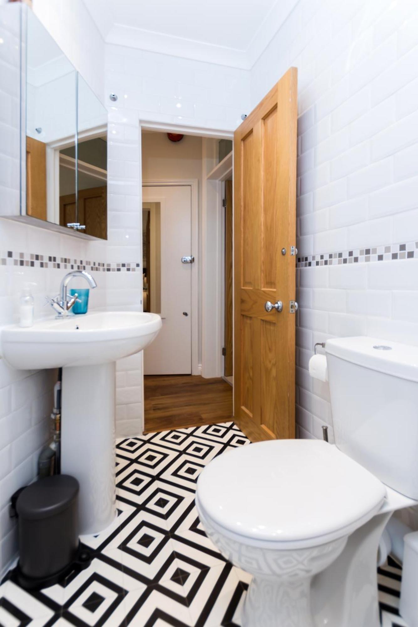 Appartement Vibrant 1br Apt Wprivate Decked Garden, Fast Wifi Londen
