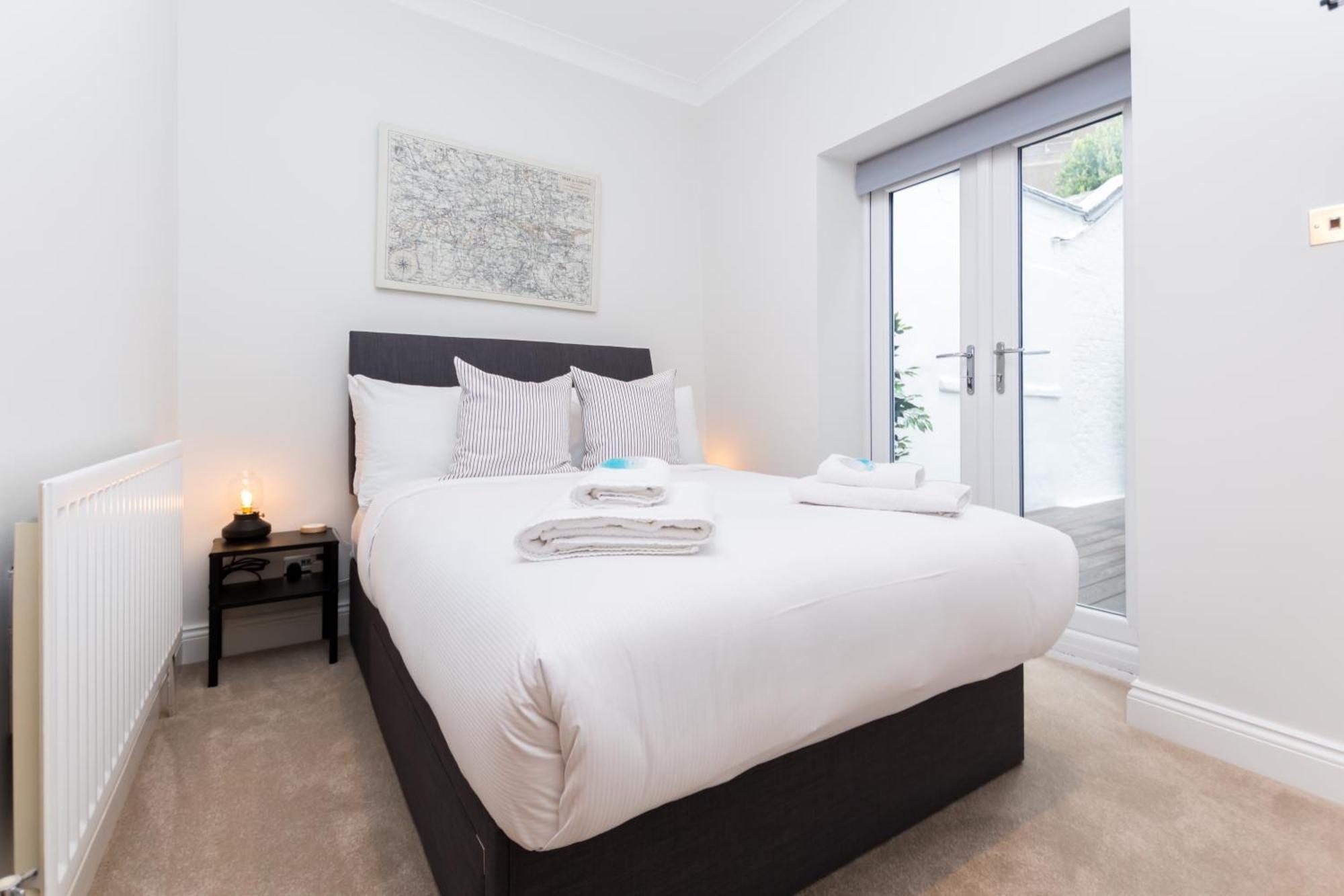 Vibrant 1br Apt Wprivate Decked Garden, Fast Wifi Londen